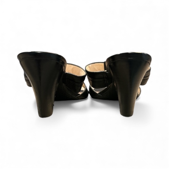 Tahari Black Leather Open-Toe Sandals, size 7 - Picture 4 of 8